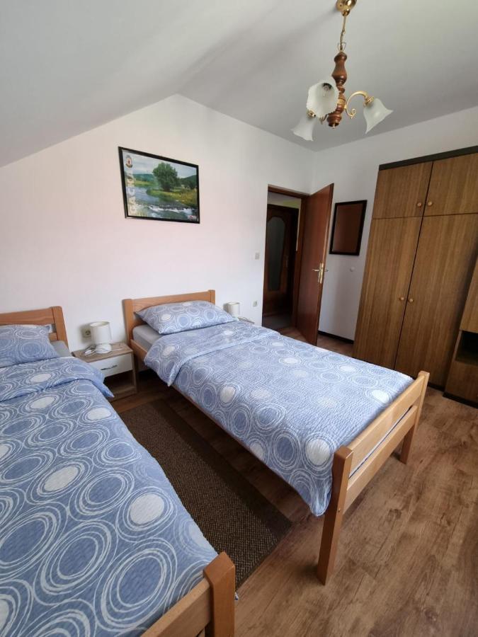Appartamento Apartman Dubravcic Otočac Esterno foto