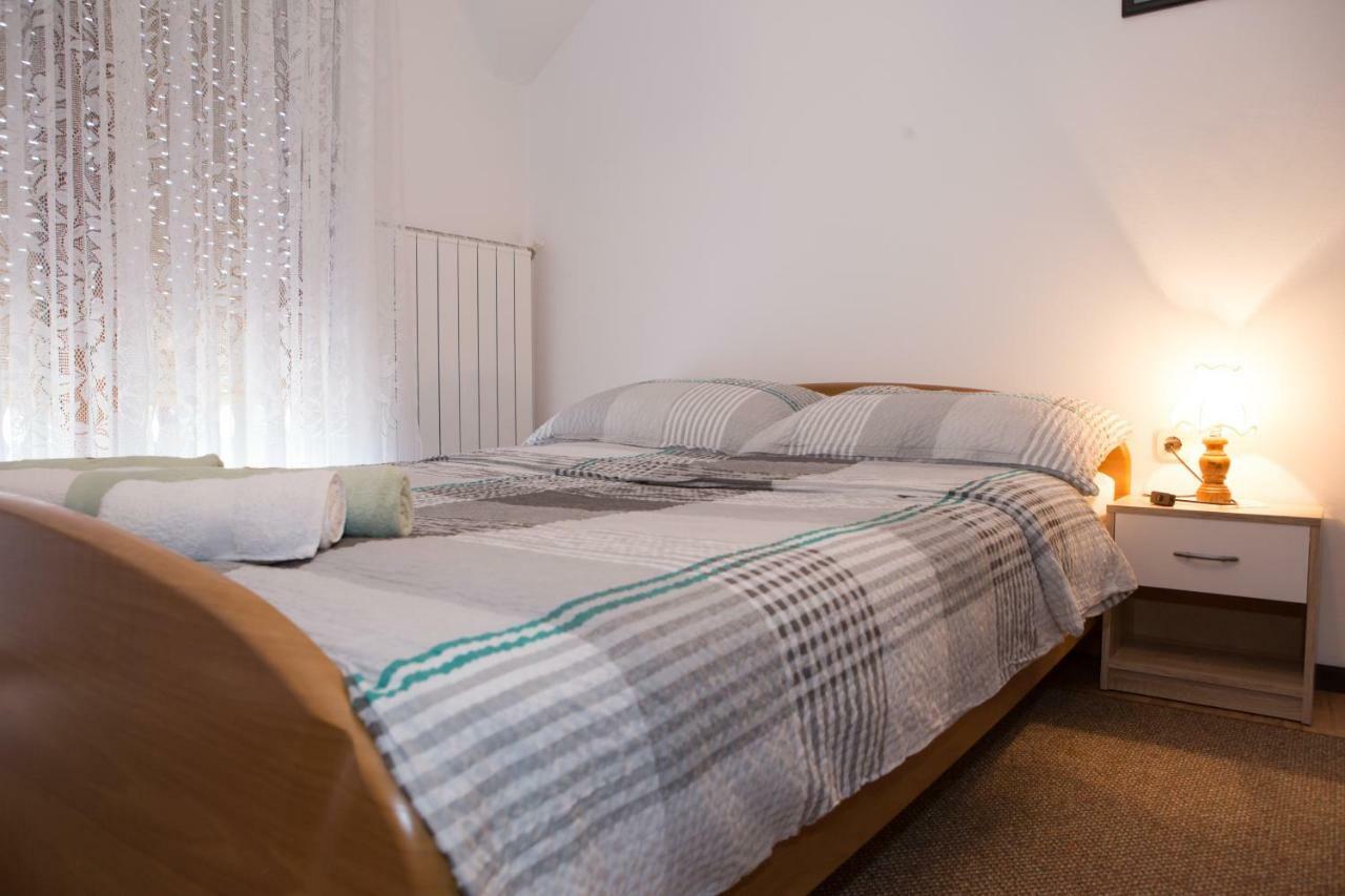 Appartamento Apartman Dubravcic Otočac Esterno foto