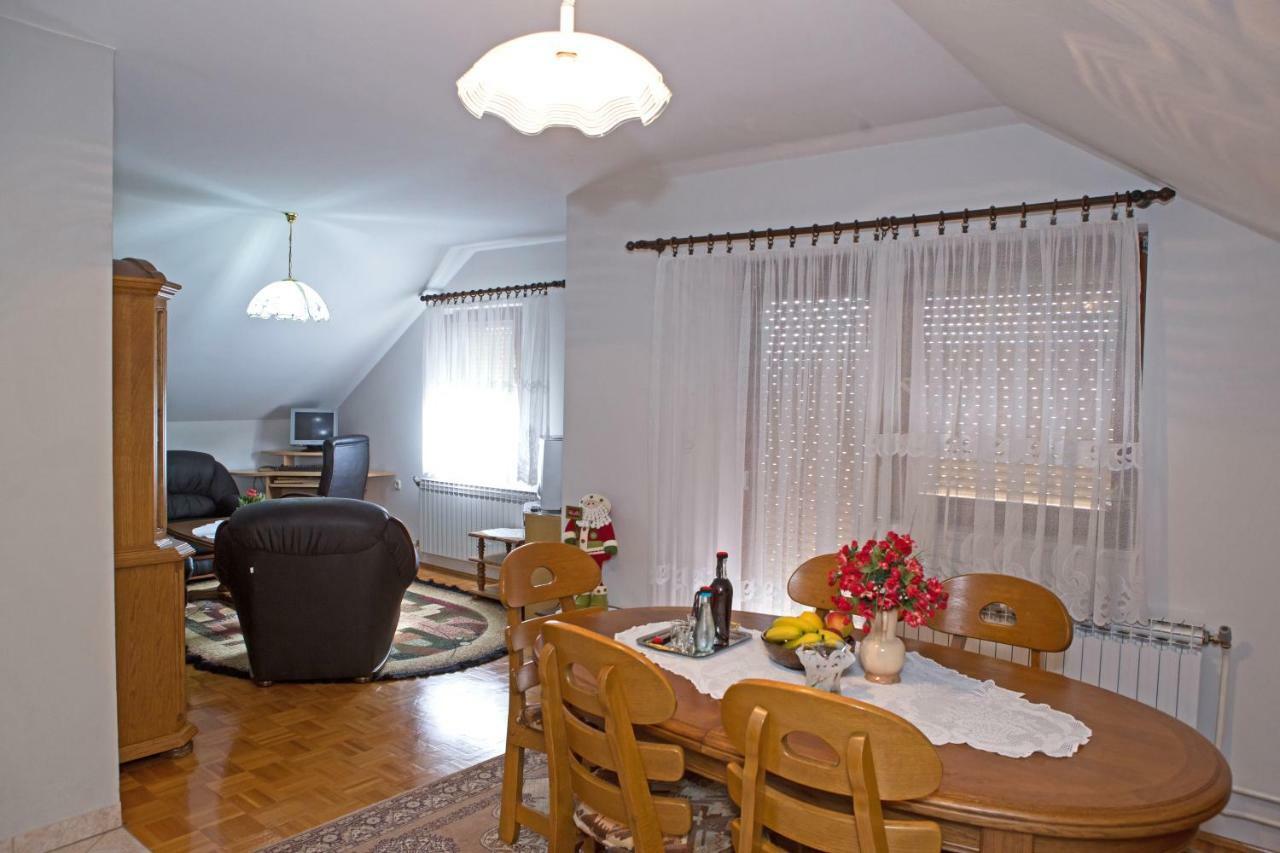 Appartamento Apartman Dubravcic Otočac Esterno foto