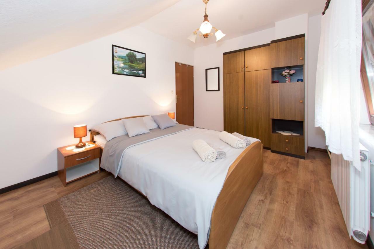 Appartamento Apartman Dubravcic Otočac Esterno foto
